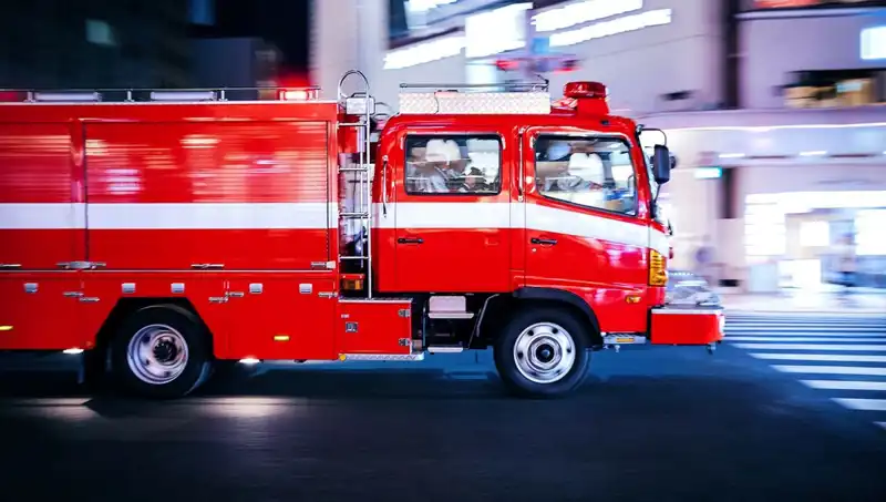 Tokyo'da Patlak Veren Bina Yangını: İki Kişi Yaralandı