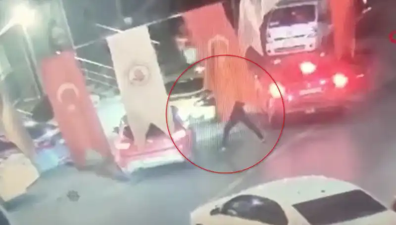Genç Adamın Otomobiline Açılan Ateş: Detaylar Ortaya Çıktı