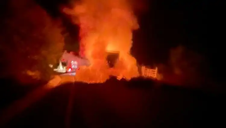 Seyir Halindeki Kamyonet Alev Alev Yandı: O Anlar Kamerada