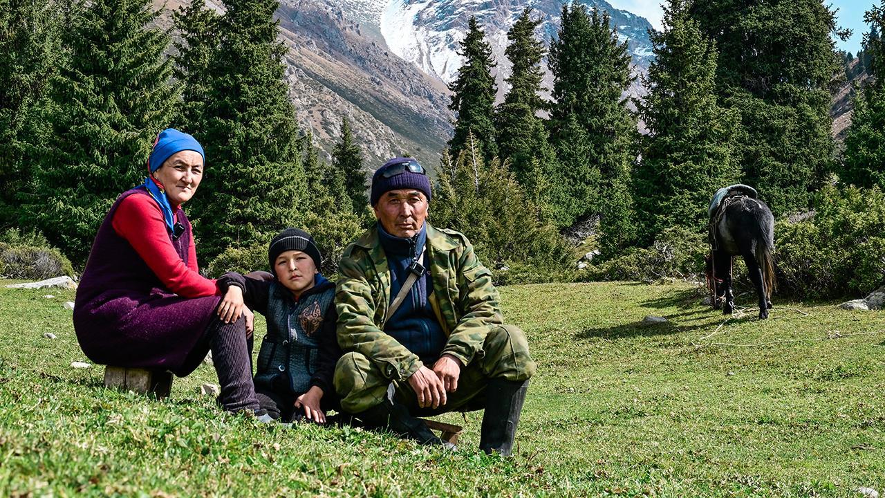 Tanrı Dağları'nda Türk Aile Yolculuğu