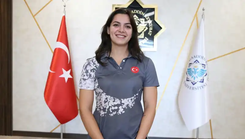 Altın Madalya Kazanan Esra'nın Hedefi: Dünya Şampiyonluğu