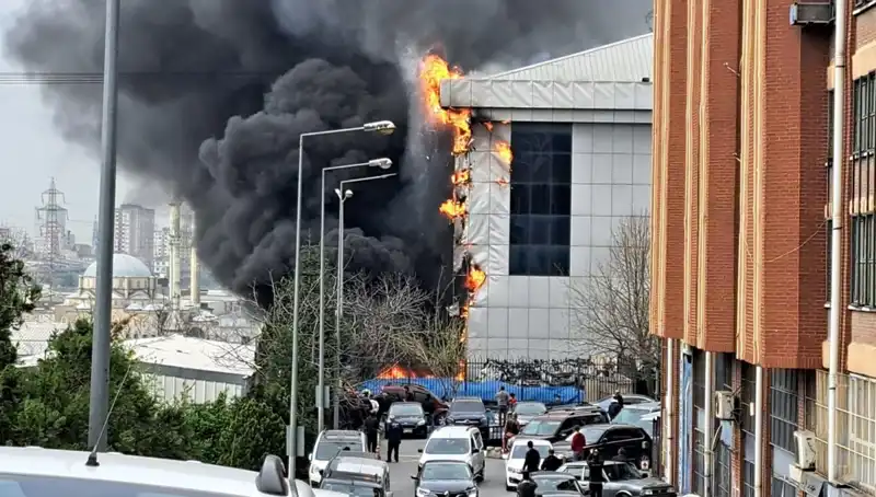 Başakşehir’de Sanayi Sitesinde Büyük Yangın: Detaylar ve Son Gelişmeler