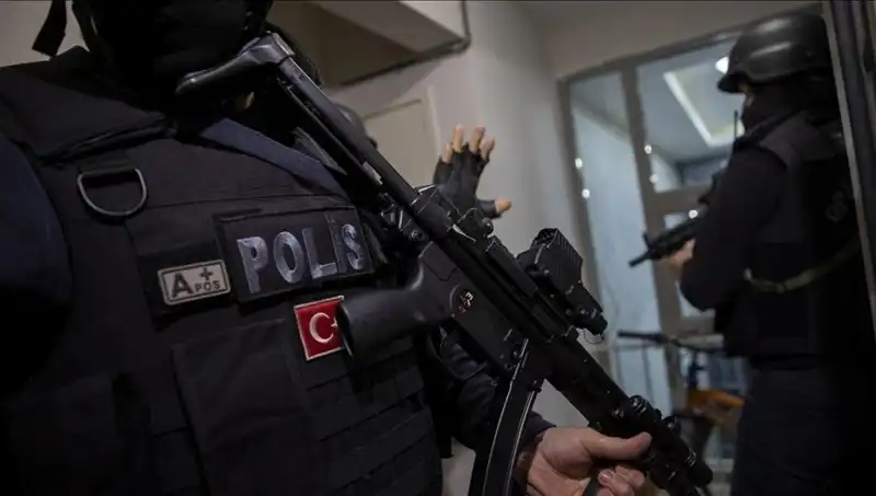 Adana Merkezli Dev Operasyon: Çetelere Yüzlerce Polisle Baskın!